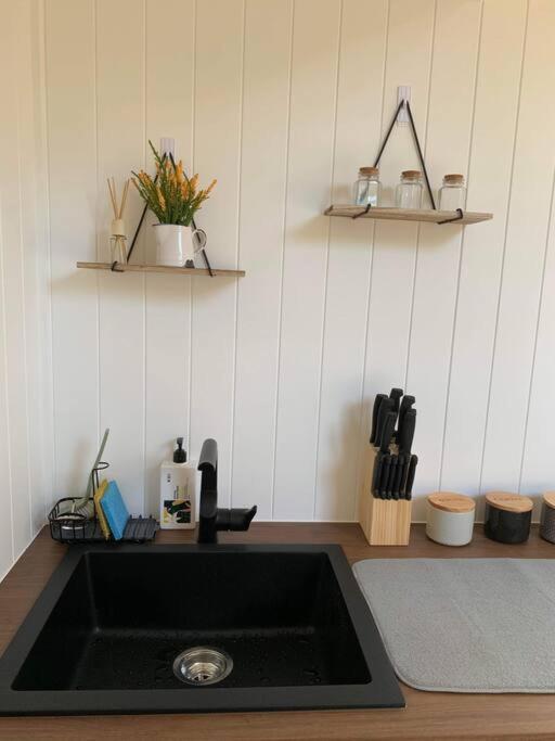 Gorgeous 2 Bedroom Tiny House Noosa Hinterland