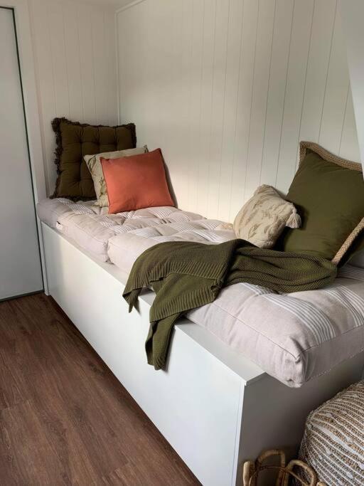 Gorgeous 2 Bedroom Tiny House Noosa Hinterland Bollier