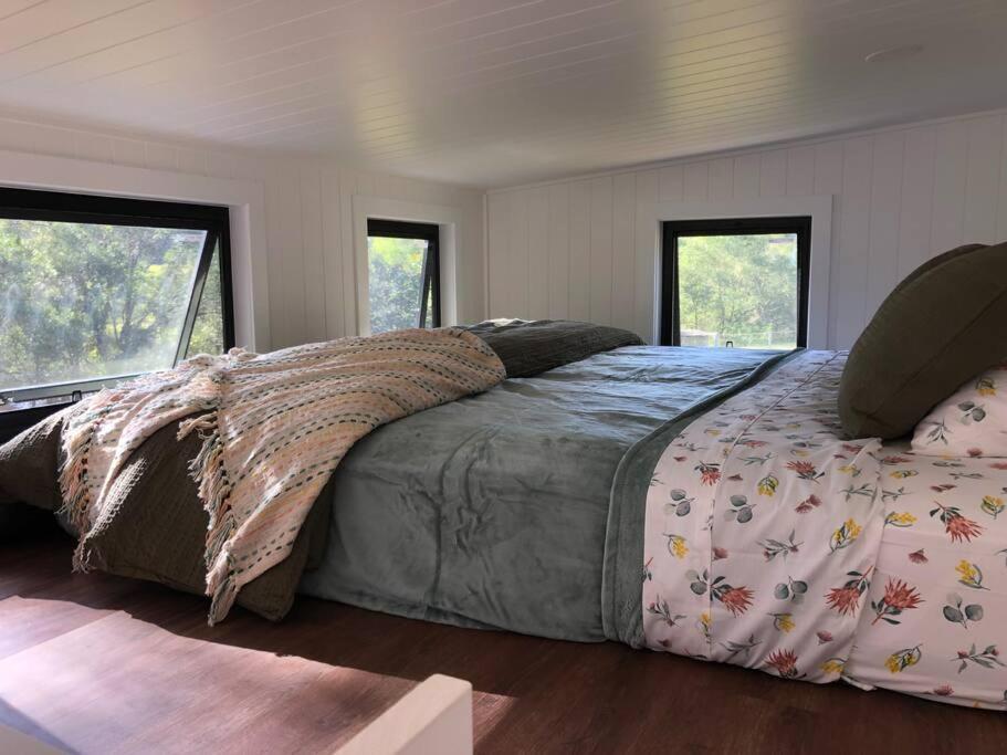 Gorgeous 2 Bedroom Tiny House Noosa Hinterland Holiday home *